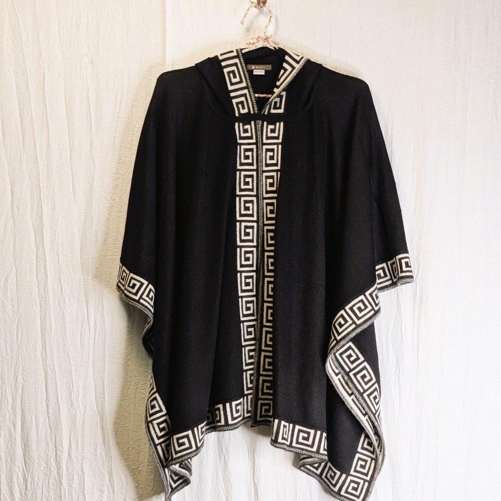 SOL Alpaca Baby Alpaca Hooded Cape OS Geometric Black & White Classy